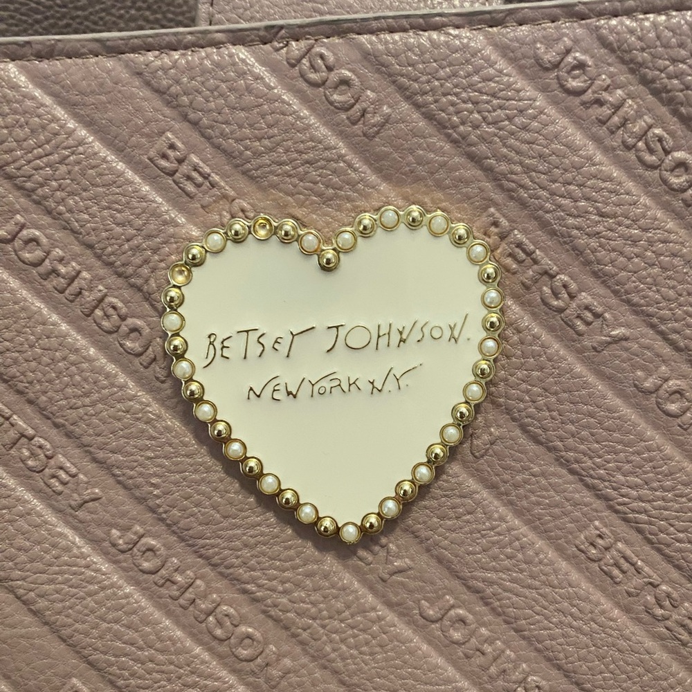 Betsy Johnson Mauve and black heart purse - Picture 3 of 9